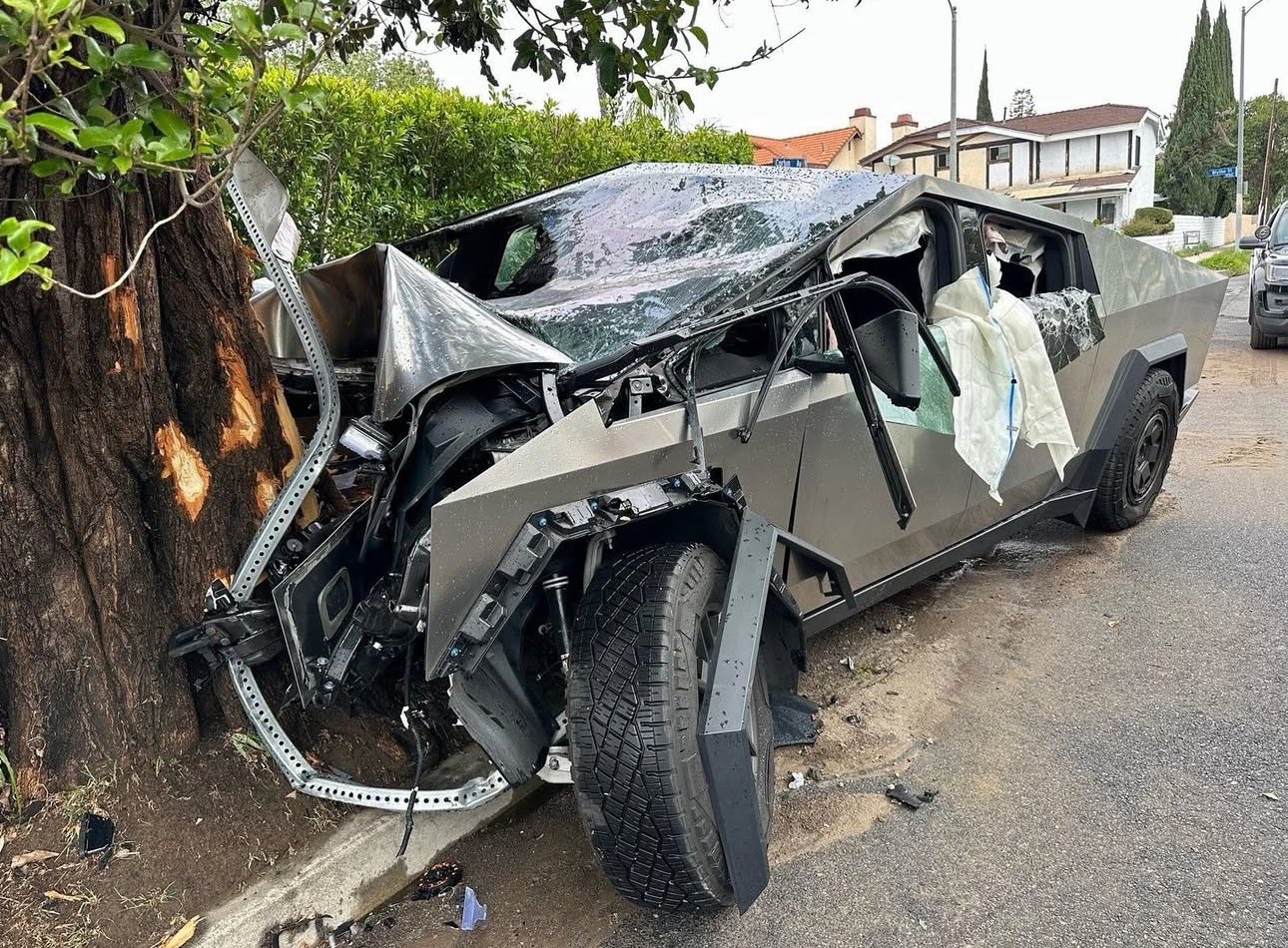 谈球吧体育官网入口行车不规范🚗TMZ:警方认为阿里纳斯儿子可能因超速导致车祸