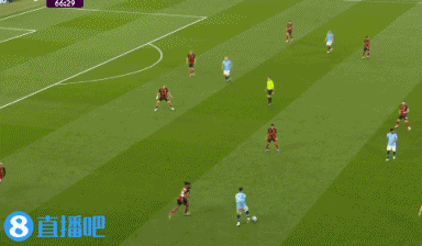 谈球吧体育app官网67分钟十人作战！科瓦西奇最后一人犯规染红，瓜帅暴怒